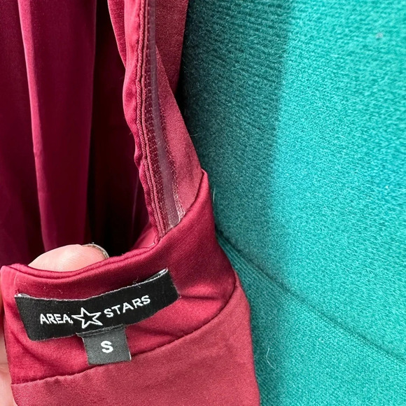 Area Star Ria Satin Open back dress in Deep Red NWOT - Picture 5 of 9